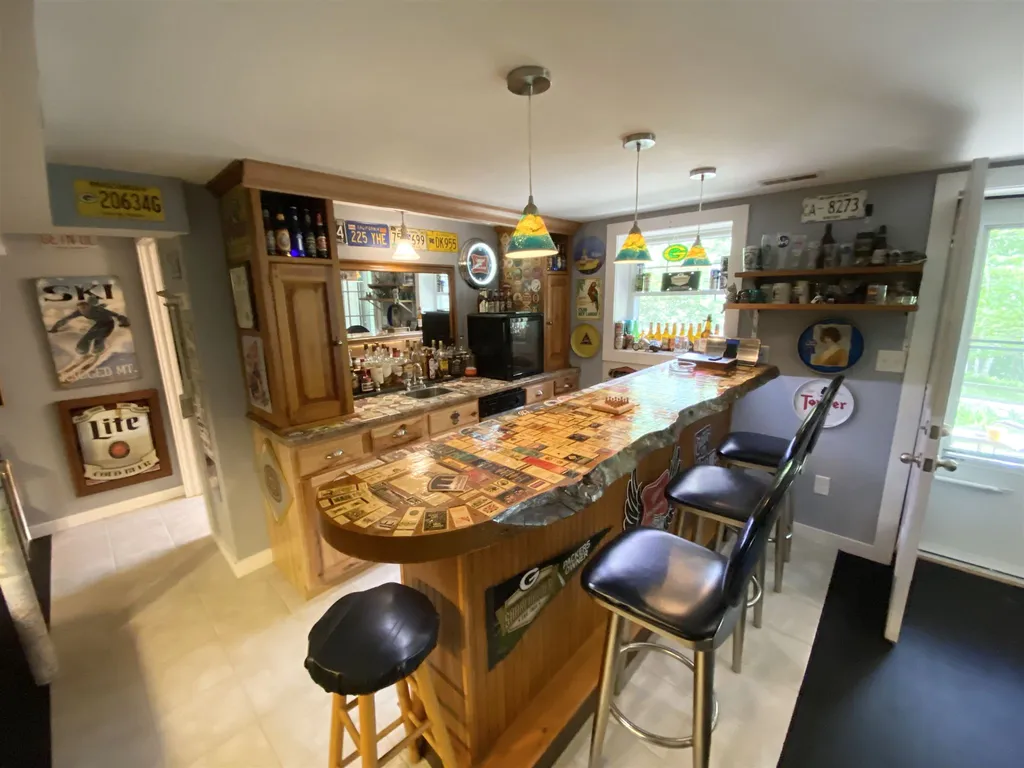 33 Range Road Holderness NH 03245