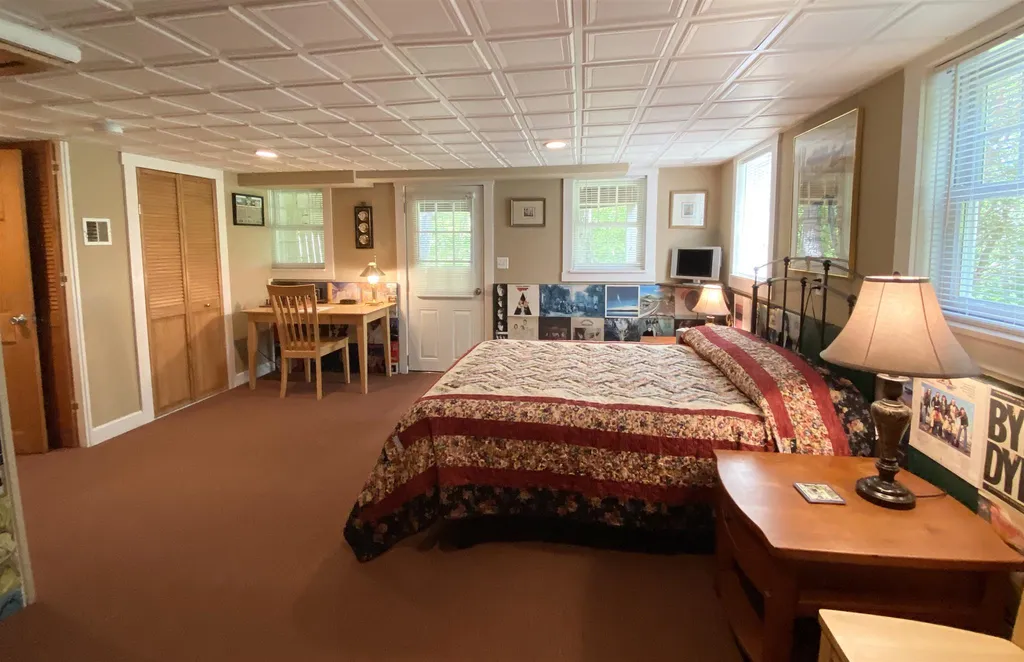 33 Range Road Holderness NH 03245