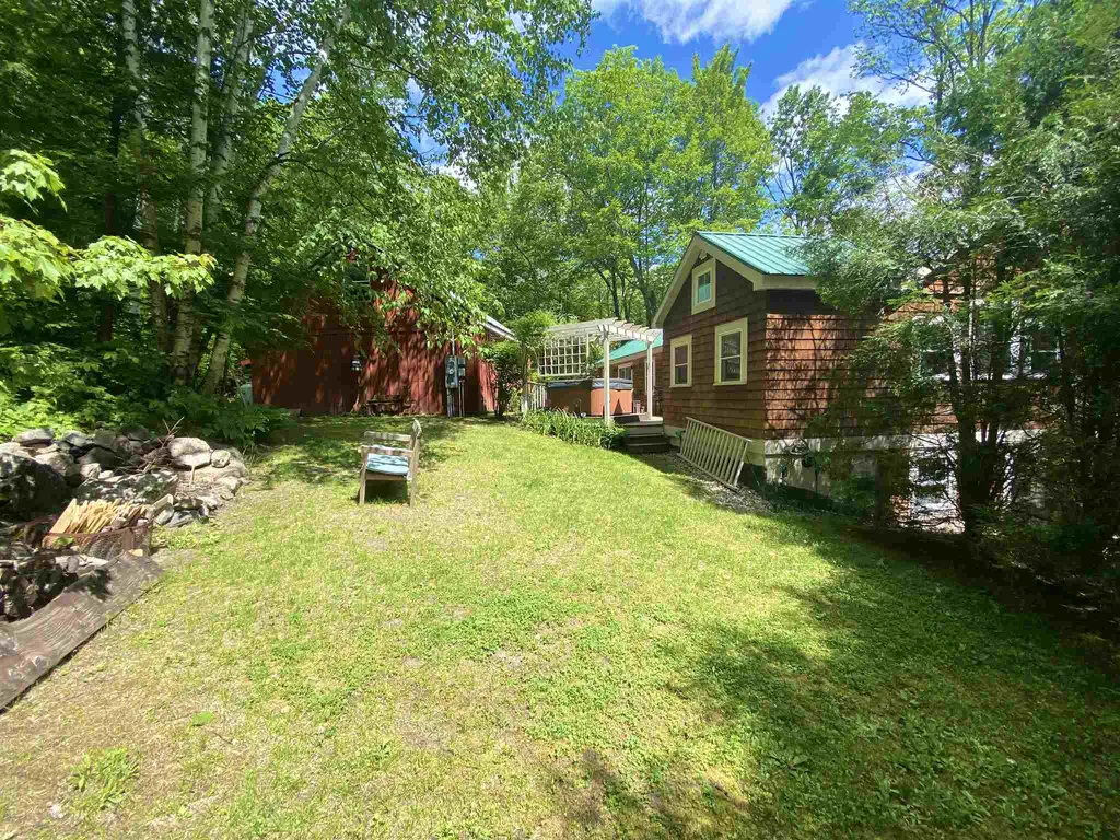 33 Range Road Holderness NH 03245