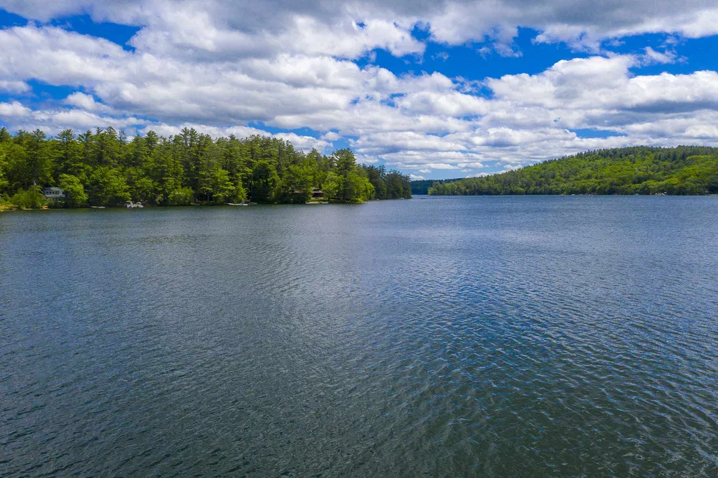 33 Range Road Holderness NH 03245