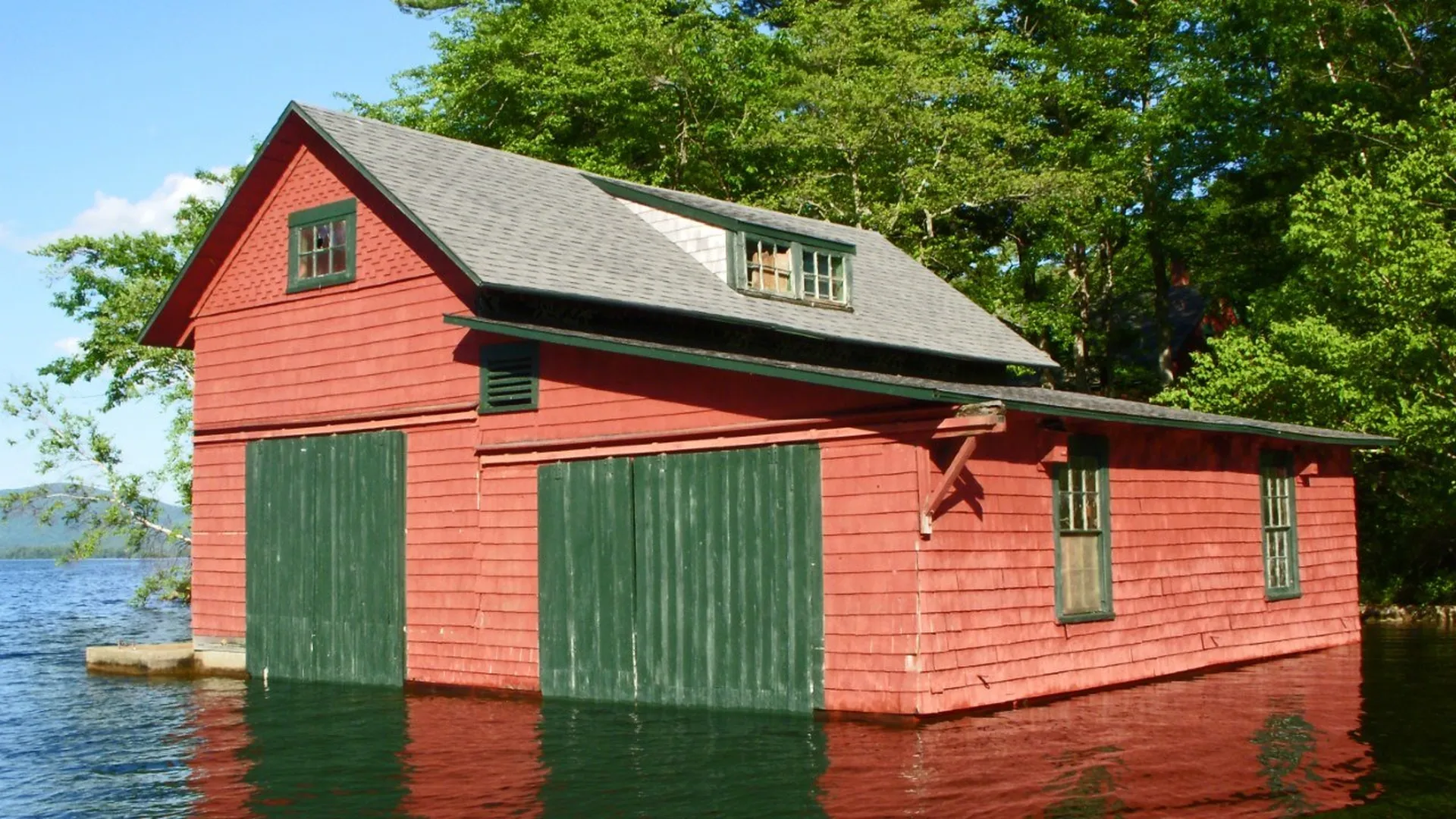33 Range Road Holderness NH 03245