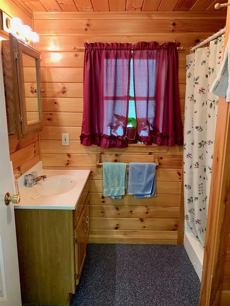 146 Main Street Colebrook NH 03576