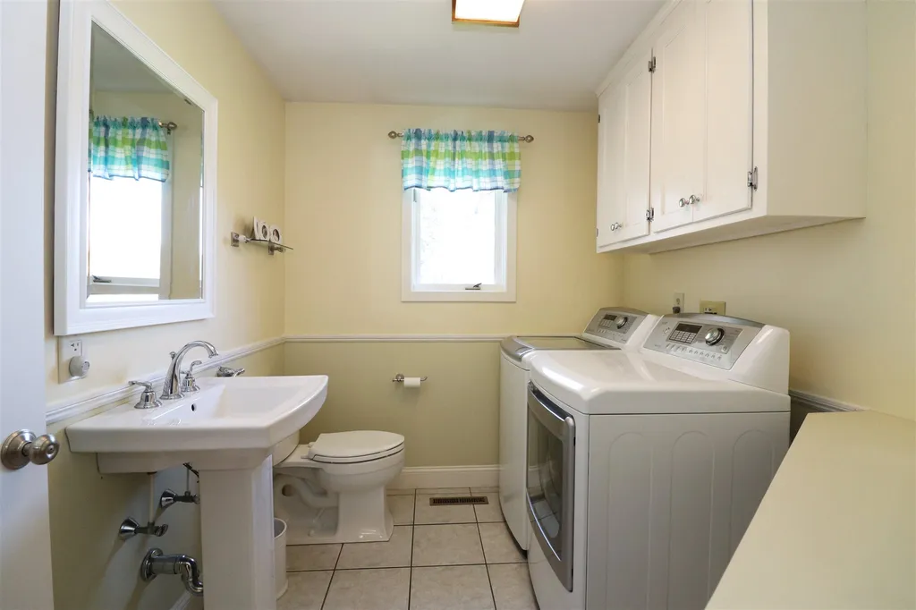 5 Farrwood Road Windham NH 03087