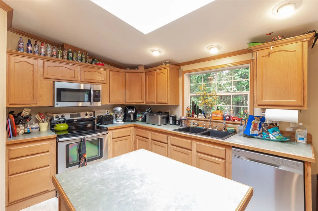 22 South Fuchsia Drive Rochester NH 03867