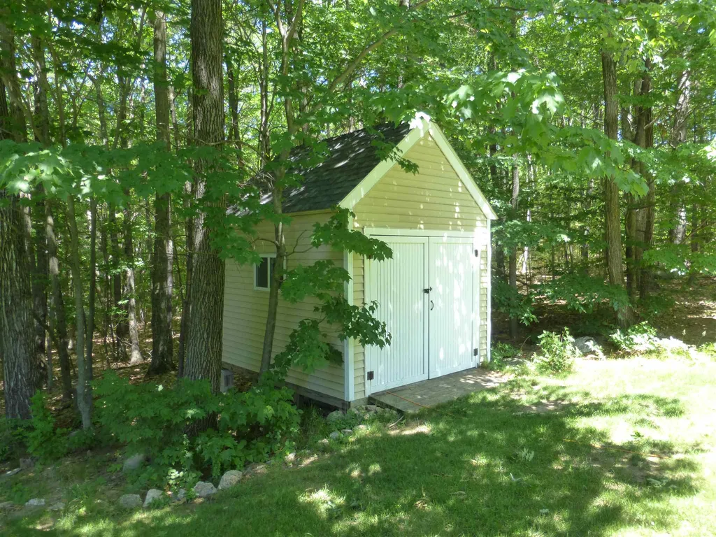 3 Arrowhead Drive Bow NH 03304