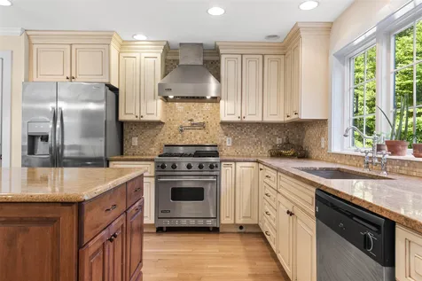 512 Brookside Drive New London NH 03257
