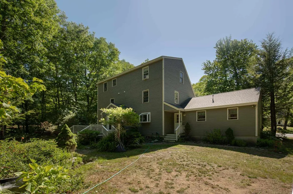 14 Greystone Road East Kingston NH 03827