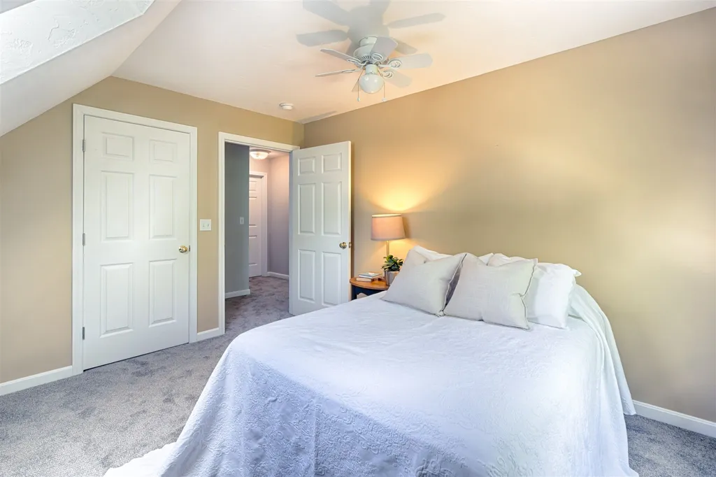 15 Hayes Road Alton NH 03809