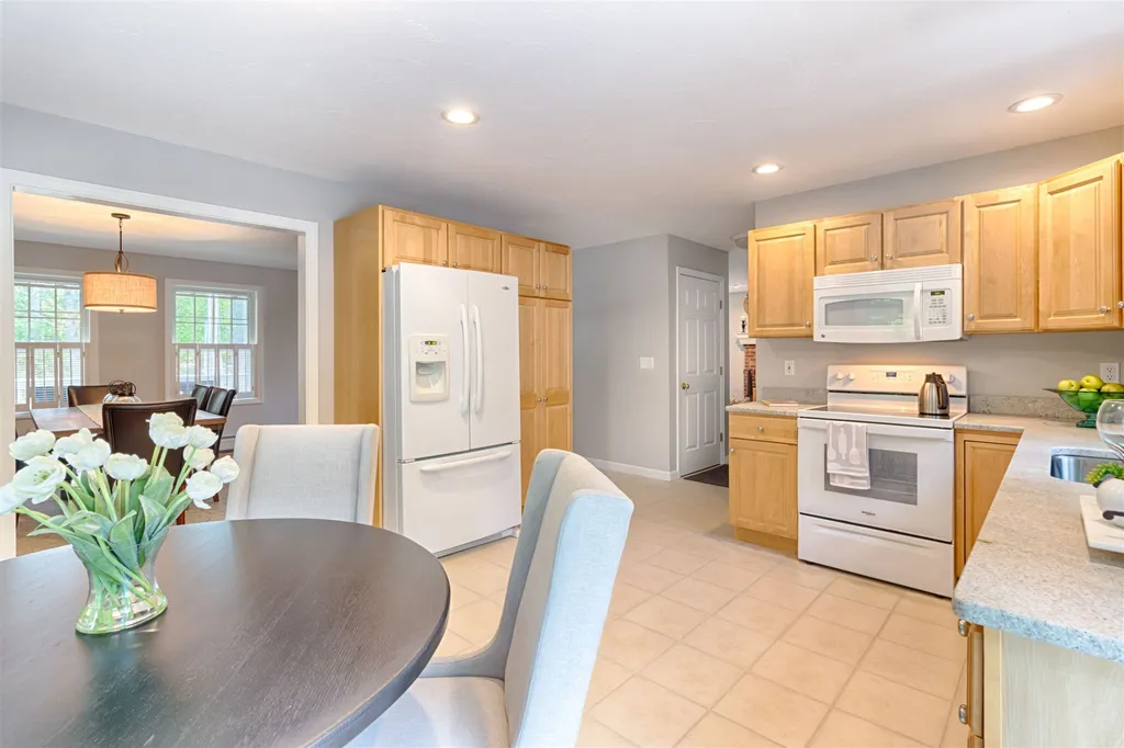 15 Hayes Road Alton NH 03809