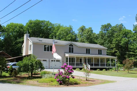 6 Debbie Drive Pelham NH 03076-3105