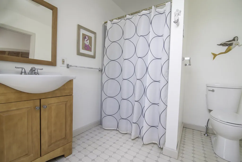 8 Theodore Avenue Salem NH 03079