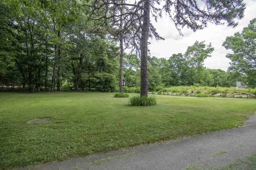 8 Theodore Avenue Salem NH 03079