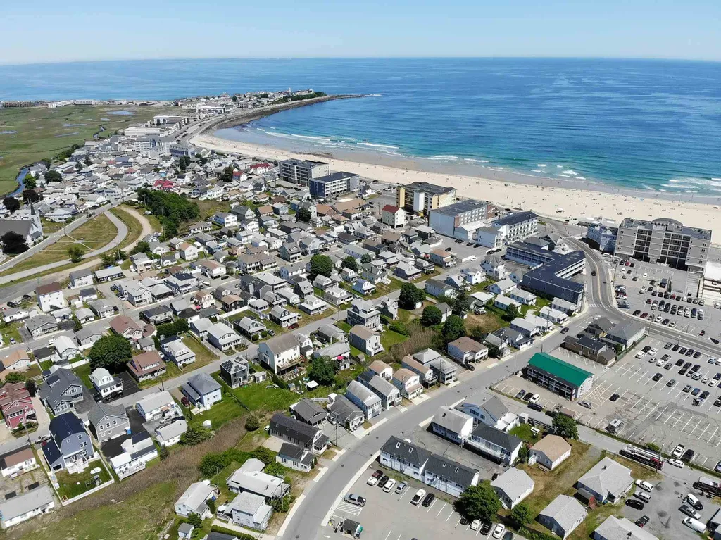 36 Island Path Hampton NH 03842
