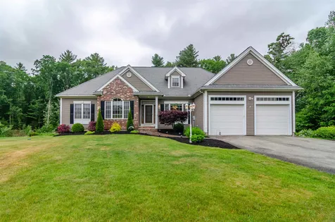 7 Red Oak Drive Plaistow NH 03865