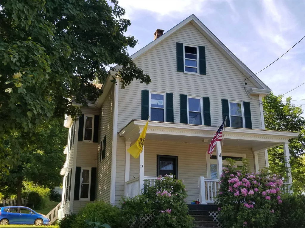 13 Charles Street Claremont NH 03743