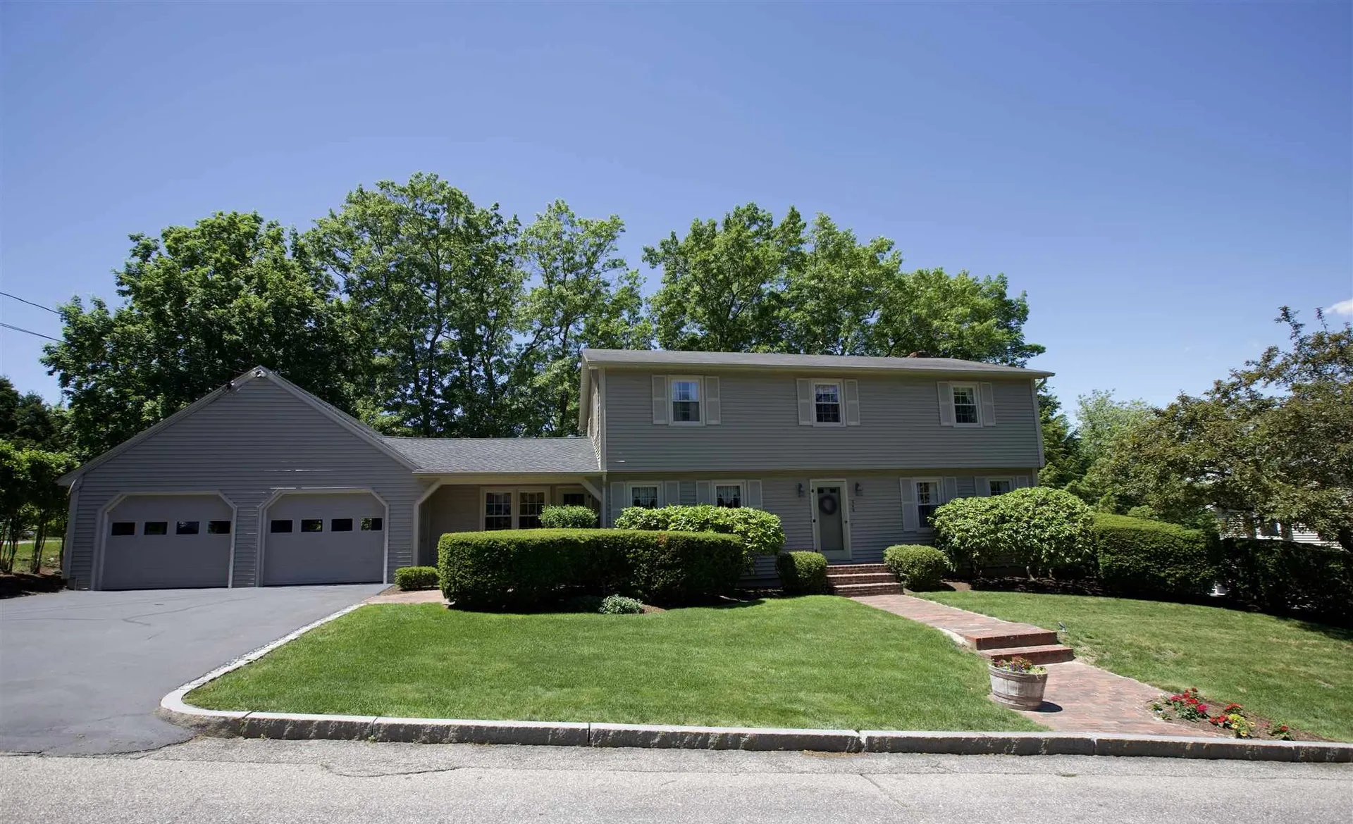 246 Mayflower Drive Manchester NH 03104
