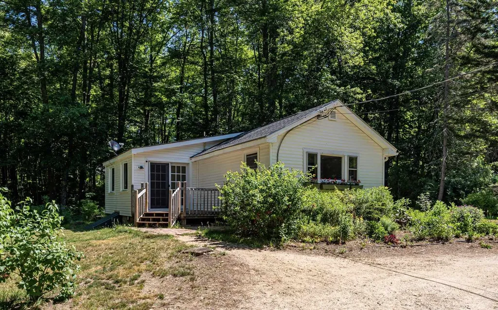 49 Edgewater Drive Barrington NH 03825