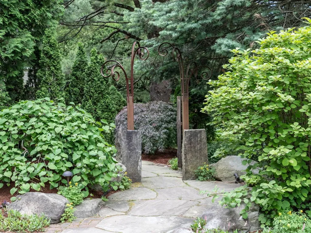 32 Pheasant Way South Burlington VT 05403