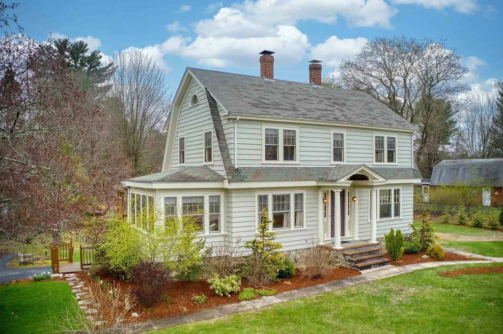 23 West Main Street Newton NH 03859