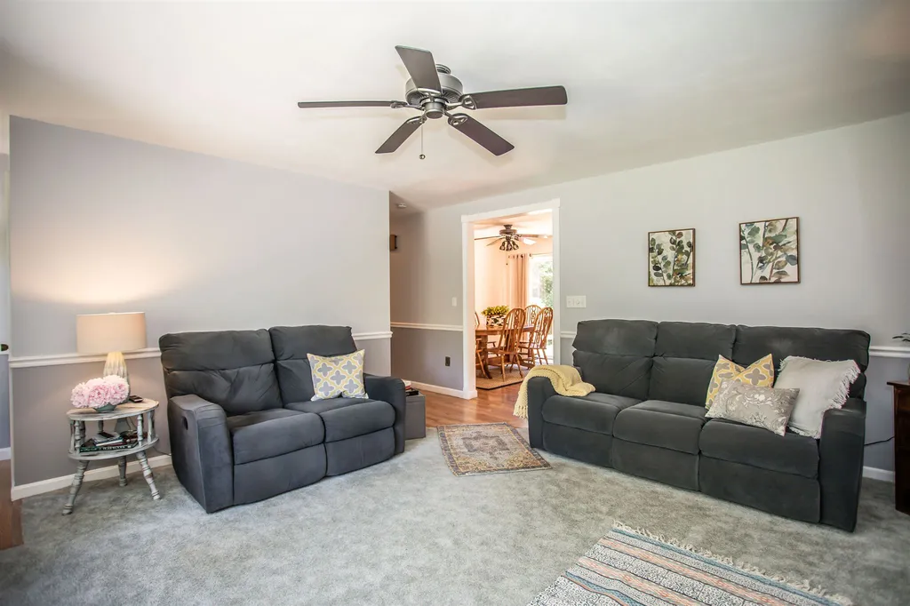 449 Bunker Hill Road Auburn NH 03032