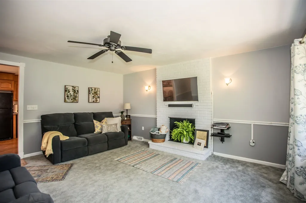 449 Bunker Hill Road Auburn NH 03032