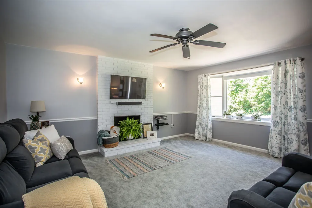 449 Bunker Hill Road Auburn NH 03032