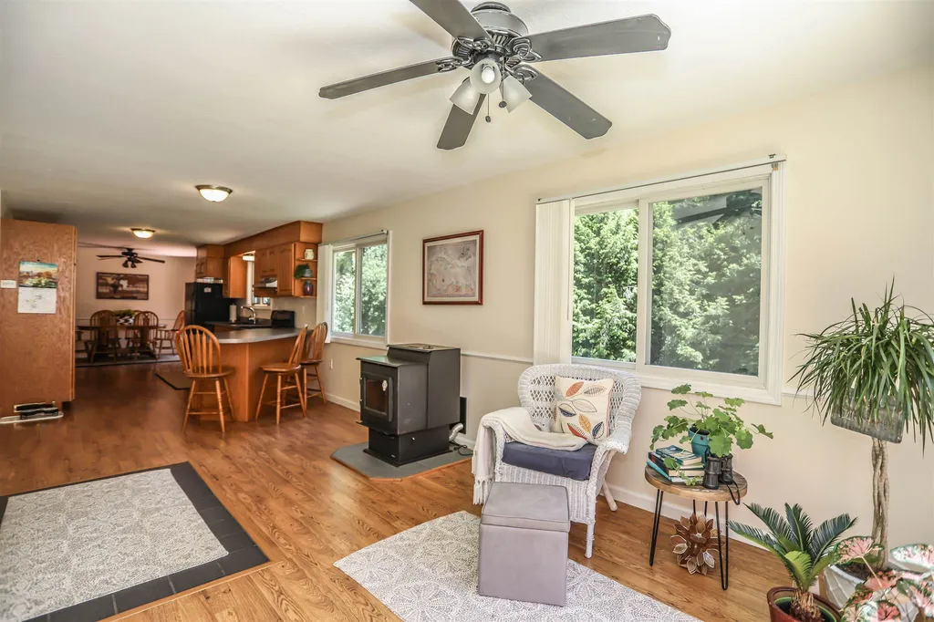 449 Bunker Hill Road Auburn NH 03032