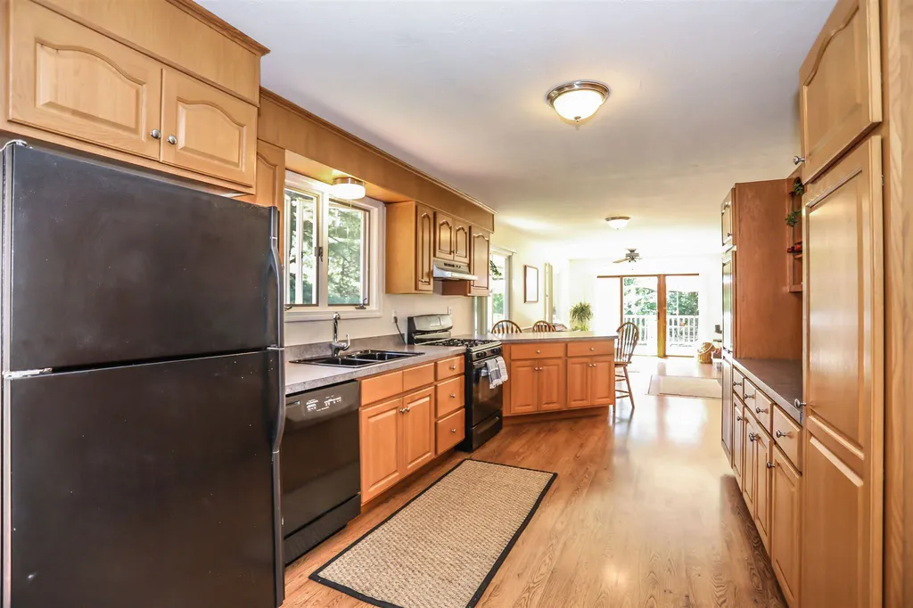 449 Bunker Hill Road Auburn NH 03032