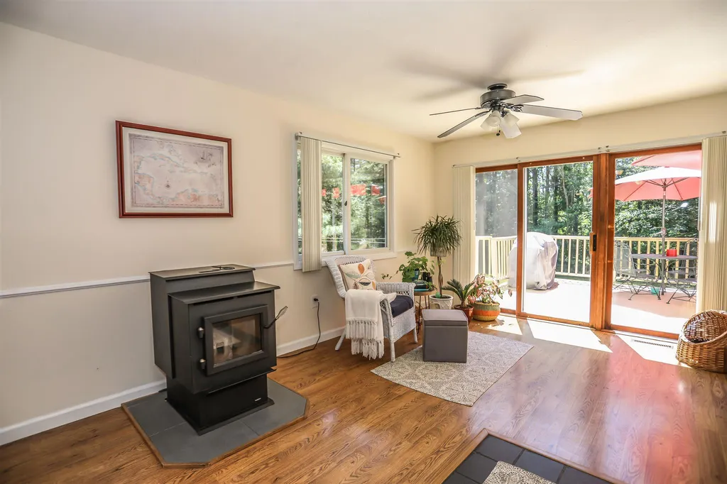 449 Bunker Hill Road Auburn NH 03032