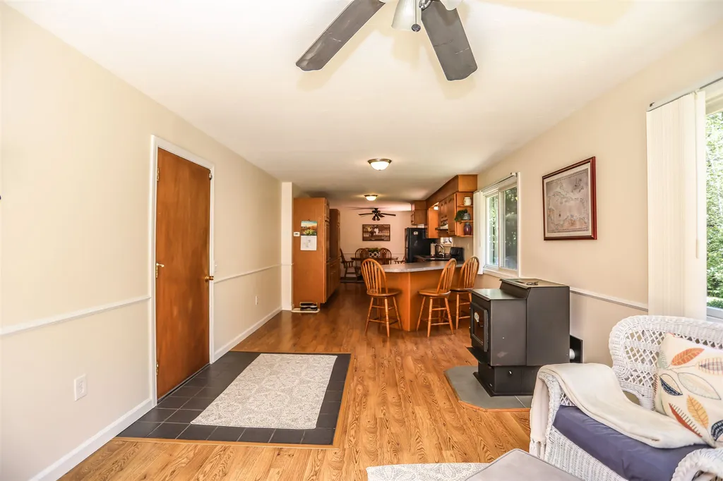 449 Bunker Hill Road Auburn NH 03032