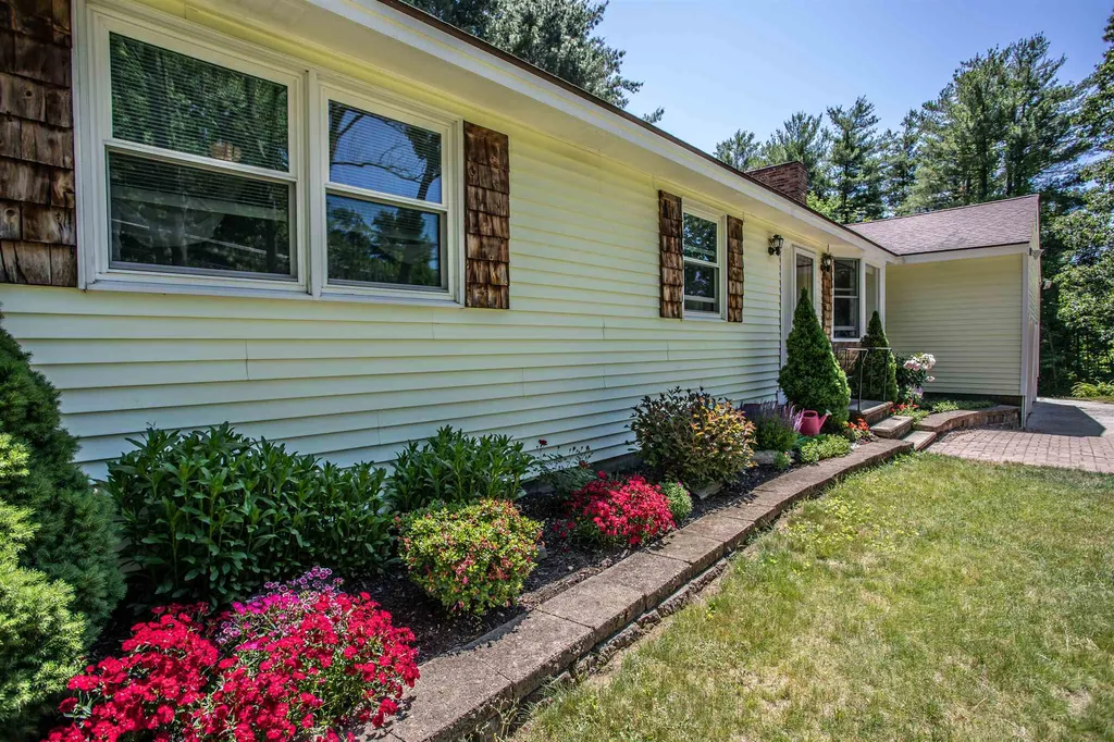 449 Bunker Hill Road Auburn NH 03032