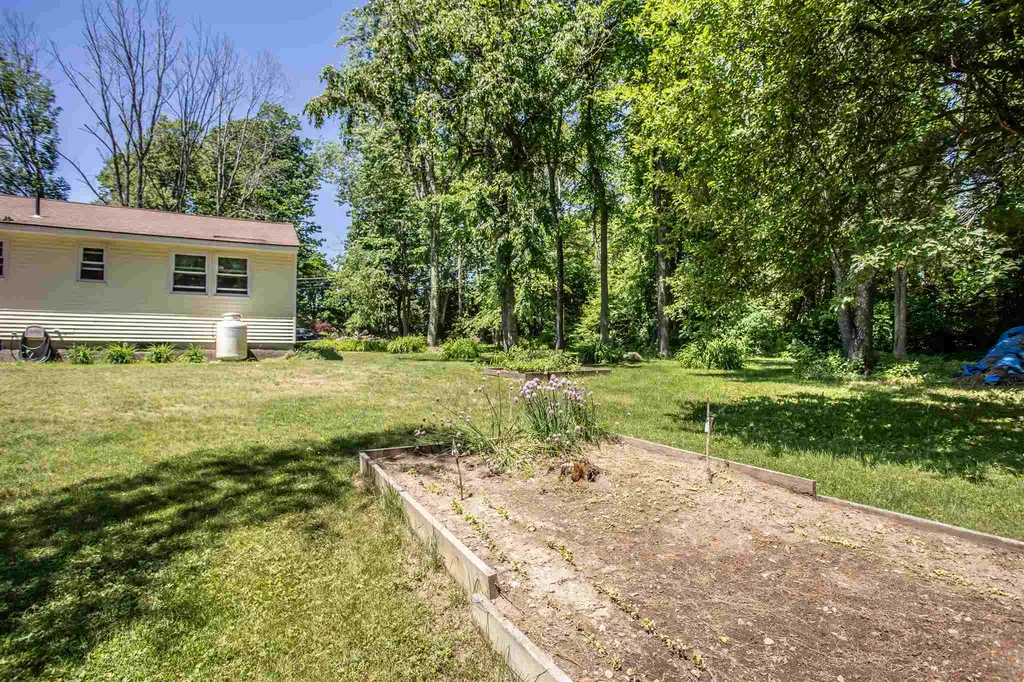 449 Bunker Hill Road Auburn NH 03032