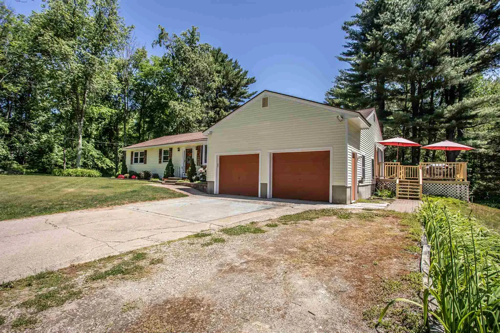449 Bunker Hill Road Auburn NH 03032