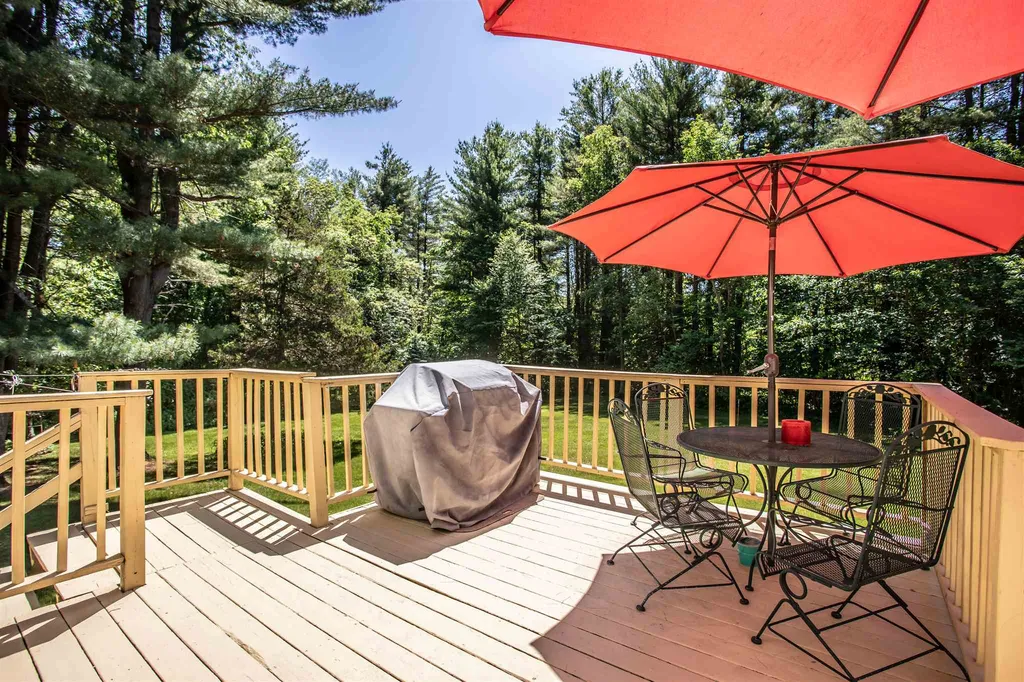 449 Bunker Hill Road Auburn NH 03032