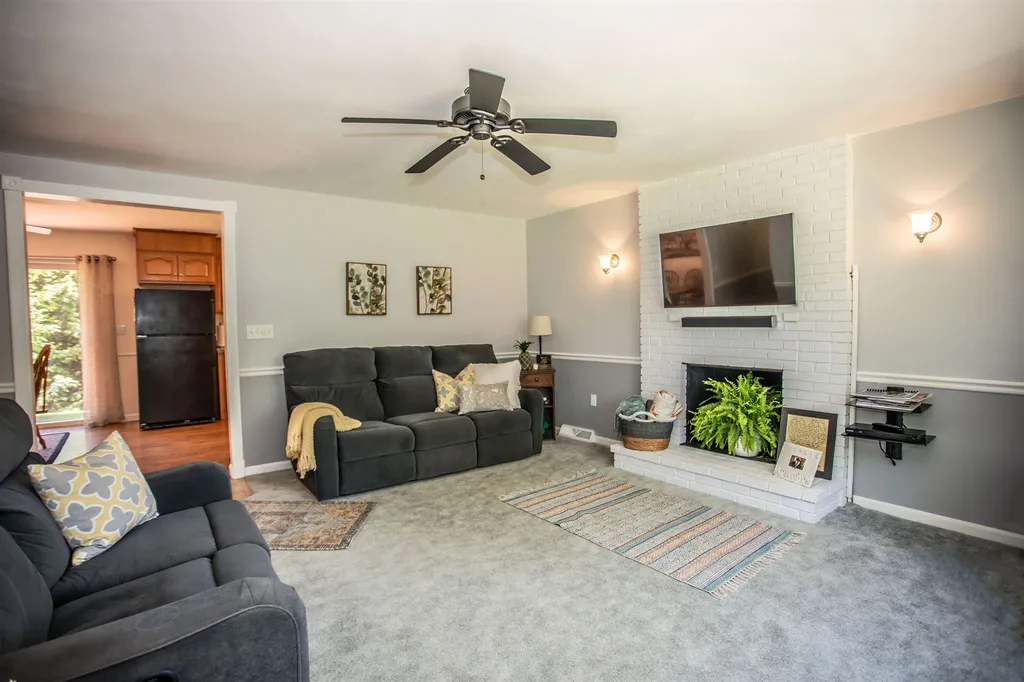 449 Bunker Hill Road Auburn NH 03032