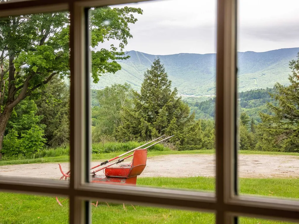 83 Cockleburr Farm Road Warren VT 05673