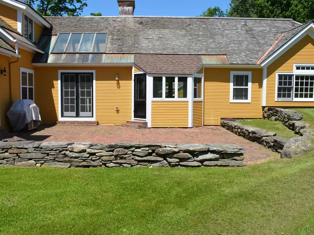 83 Cockleburr Farm Road Warren VT 05673