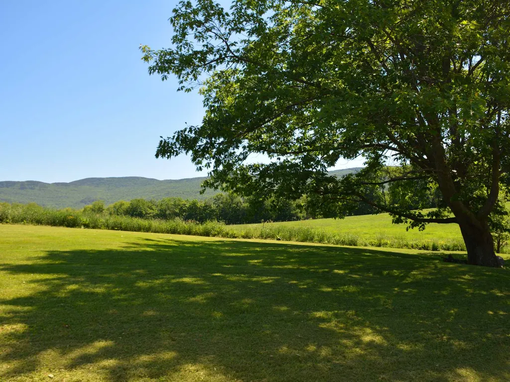 83 Cockleburr Farm Road Warren VT 05673