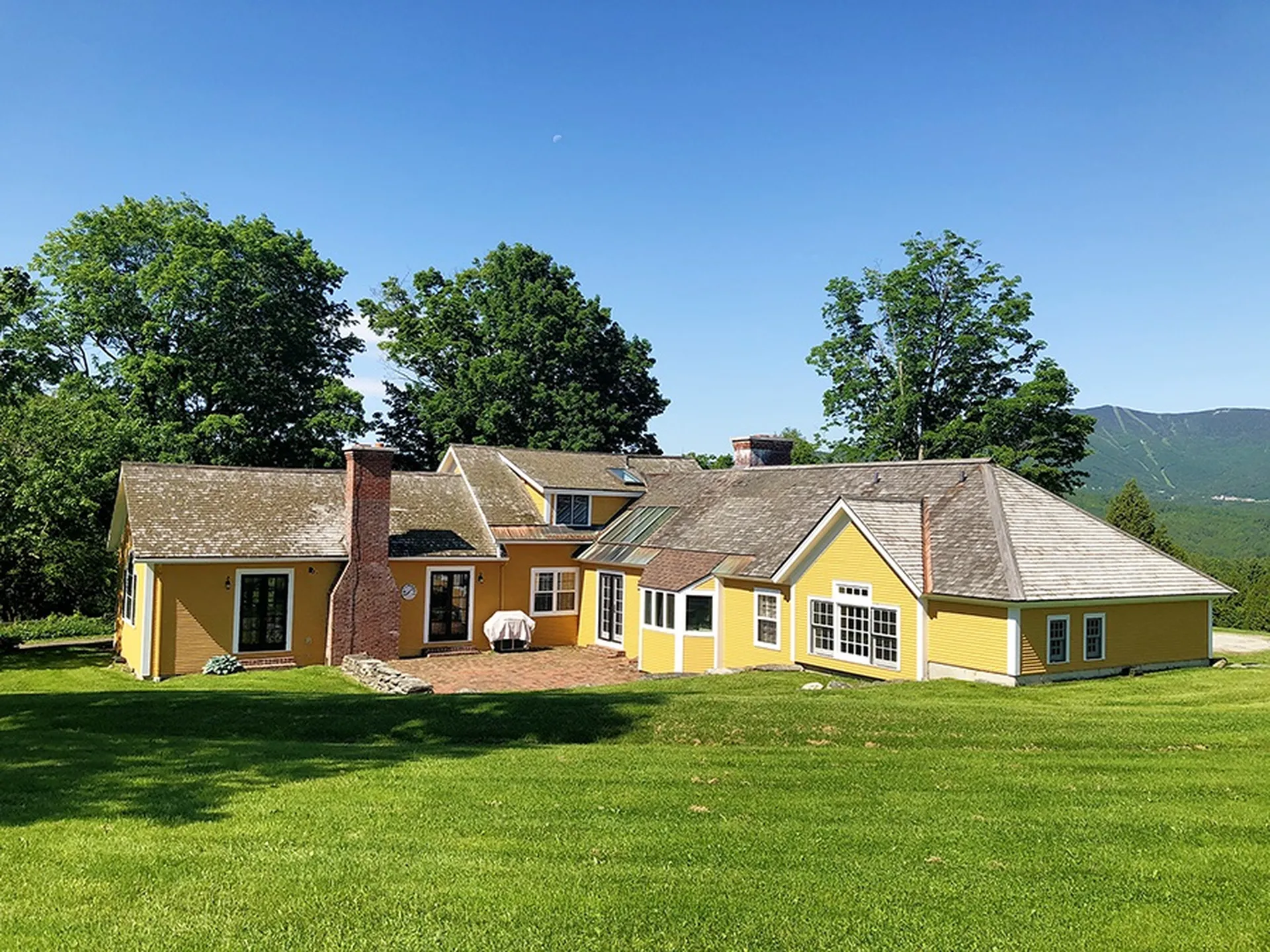 83 Cockleburr Farm Road Warren VT 05673