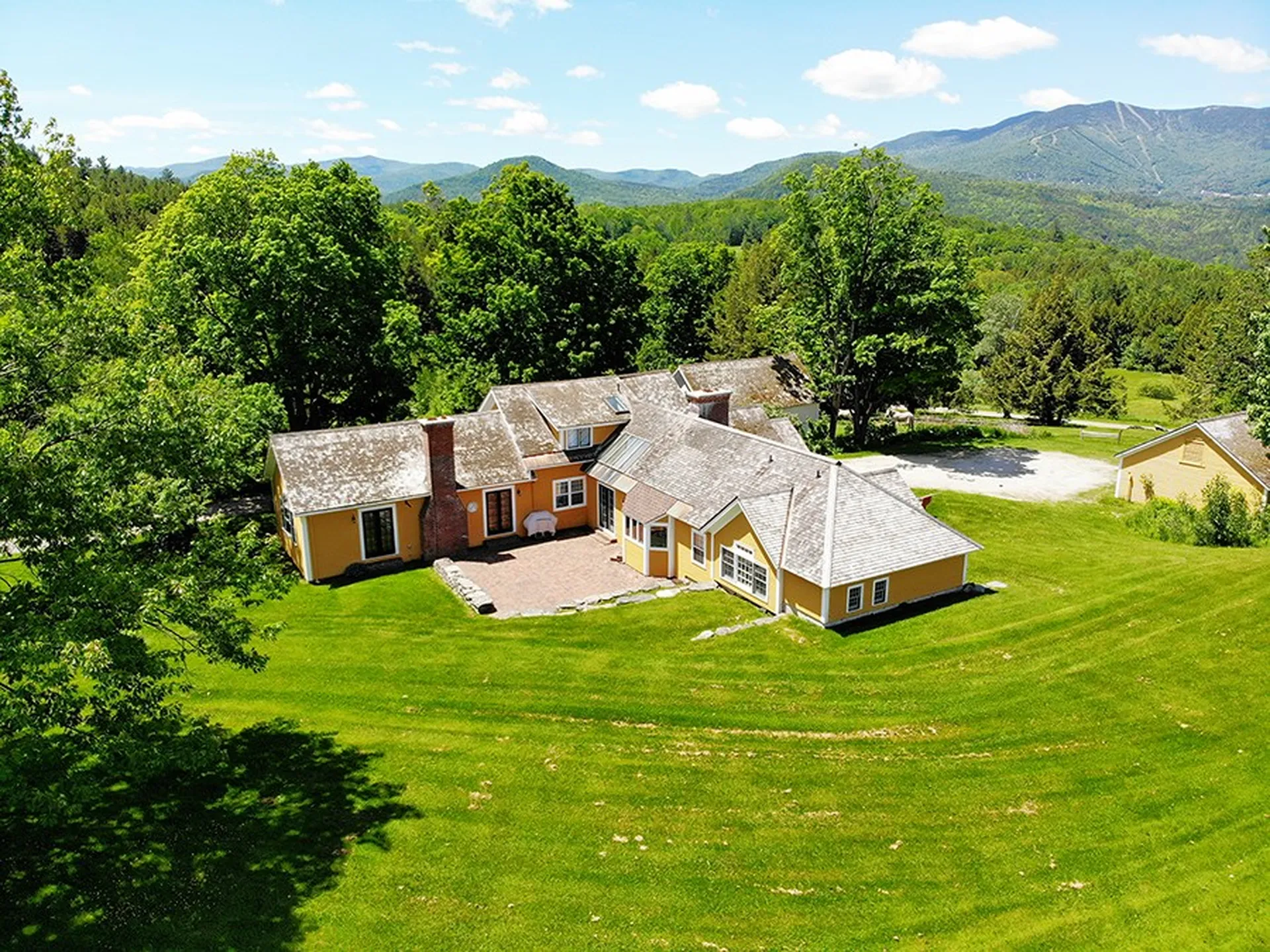 83 Cockleburr Farm Road Warren VT 05673