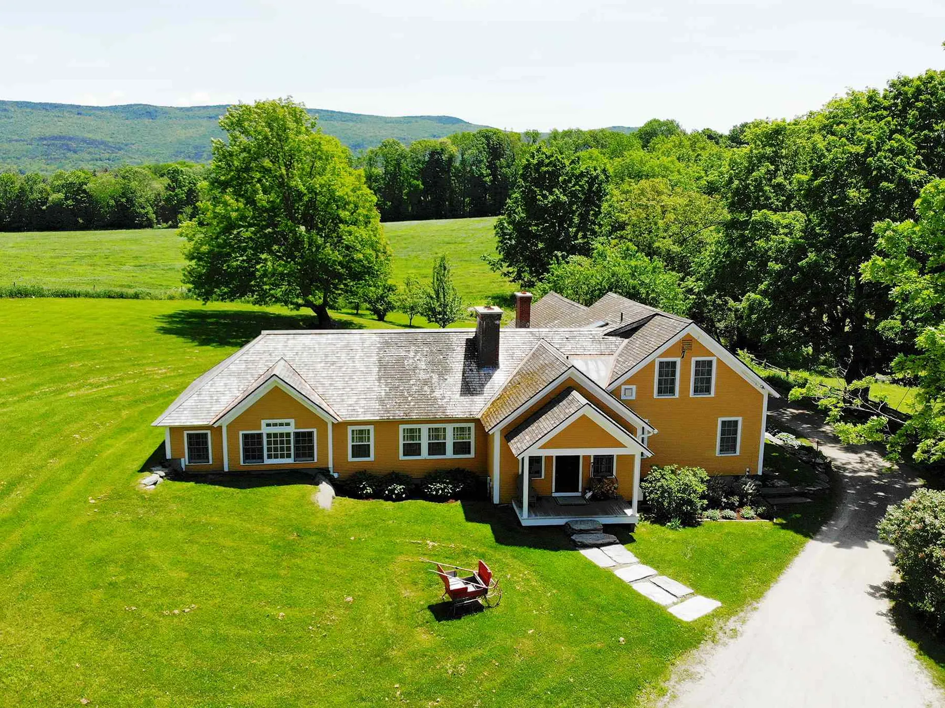 83 Cockleburr Farm Road Warren VT 05673