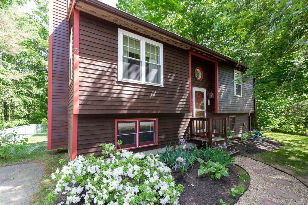 73 Woodlands Drive Epping NH 03042
