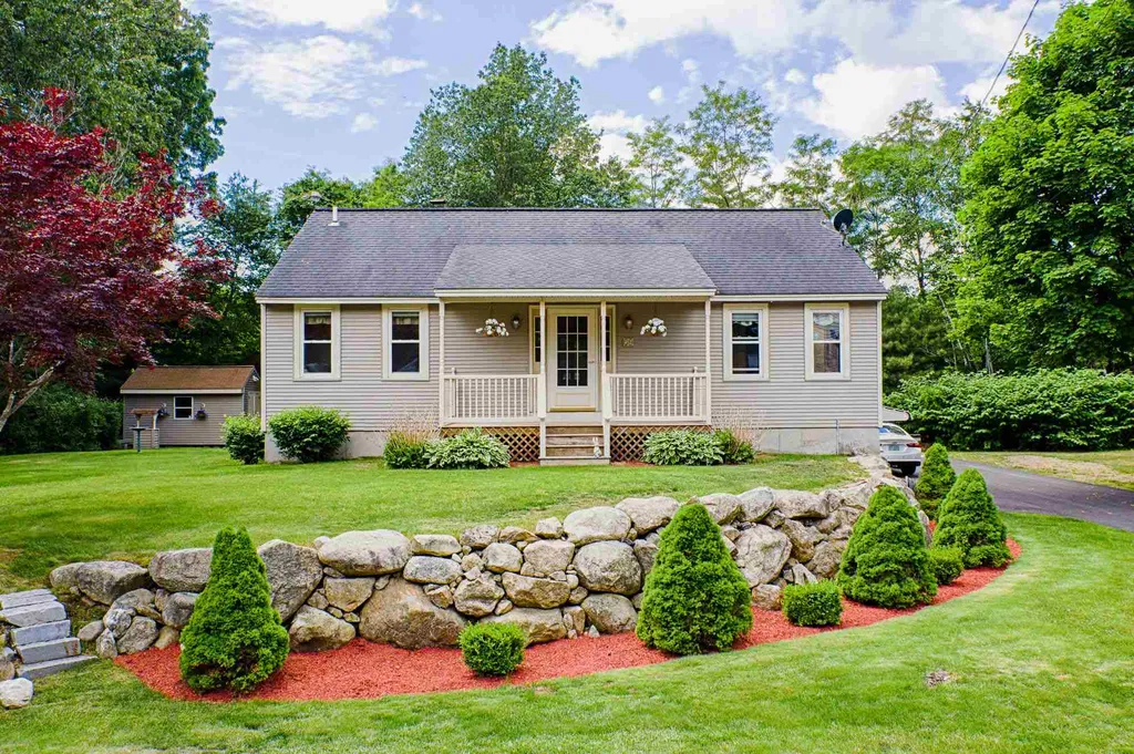 20 Groveland Avenue Manchester NH 03104