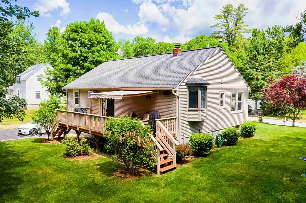 20 Groveland Avenue Manchester NH 03104