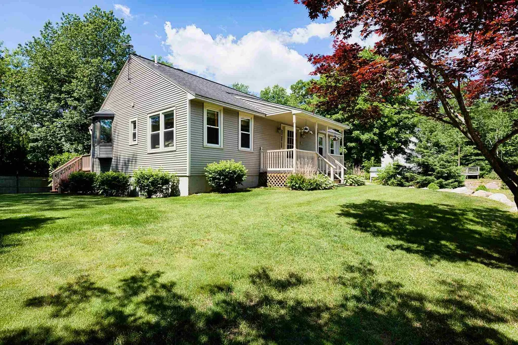 20 Groveland Avenue Manchester NH 03104