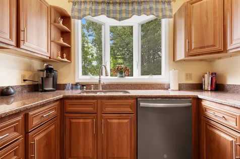 20 Groveland Avenue Manchester NH 03104