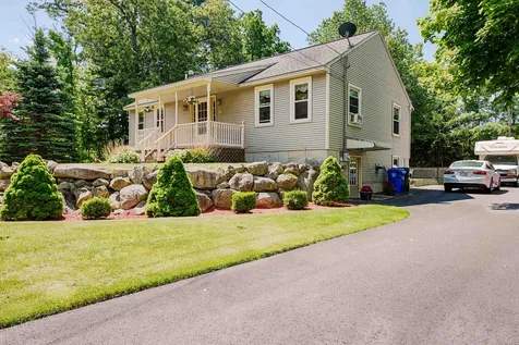 20 Groveland Avenue Manchester NH 03104