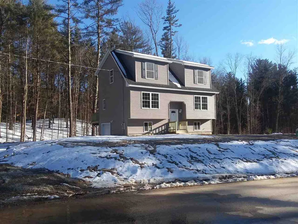14 Evelyn Avenue Raymond NH 03077