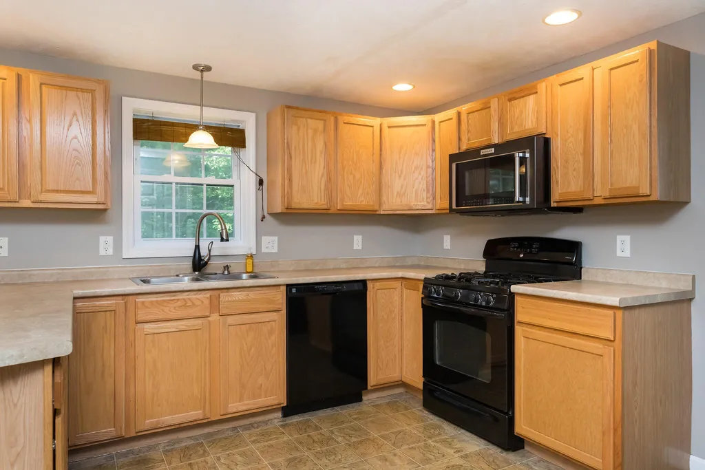 12 Beauview Street Rochester NH 03867