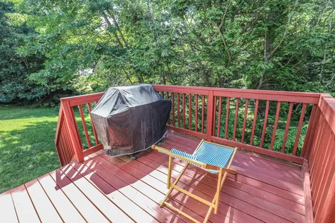 4 Sterling Way Hudson NH 03051